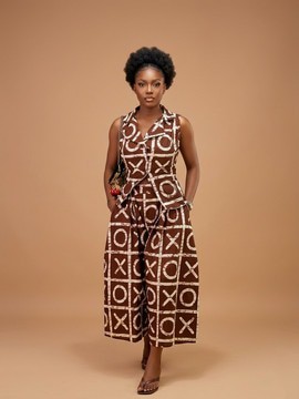 Ensemble deux pièces en batik brun terreux avec jupe-culotte et motif de morpion