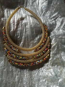 Collier Femme Africaine