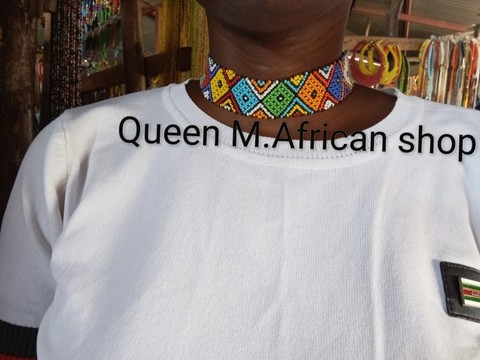 Tour de cou des femmes africaines.