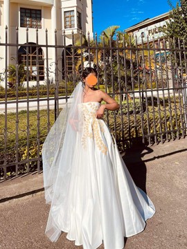 Robe de mariée/robe de fête/soirée/fiançailles brodée en raphia/ Madagascar