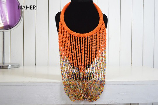 Collier infini de perles africaines | Cravate tribal orange de conception torsadée | Cadeau pour elle