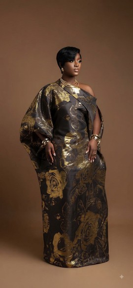 Robe brocart noire et dorée à une épaule, à motif floral