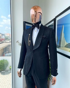 A “Mandarin” dispersed charcoal black ruffle pattern shawl lapel jacquard suit