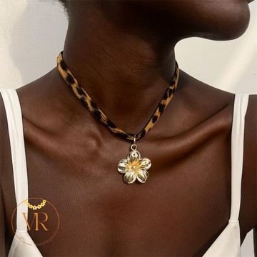 Collier « Fleur Sauvage » – Léopard &amp; Fleur doré