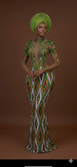 Robe sirène verte à motifs perlés