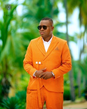 Orange Kanvô suit