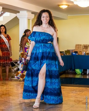 Robe longue à épaules dénudées