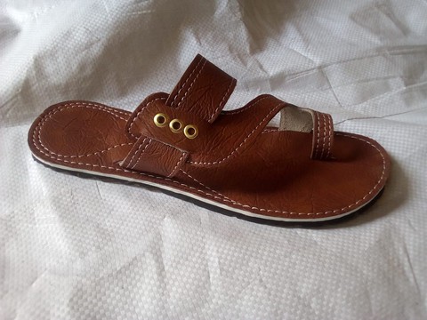 Handcrafted Men’s Tan Brown Leather Toe-Loop Sandals – Artistic Shield Slides with Gold Eyelets