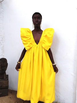 Robe v majuscule
