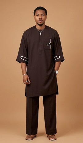 Tenue senator marron chocolat à passepoil abstrait – Ensemble 2 pièces pour homme avec tunique à manches mi-longues et pantalon décontracté
