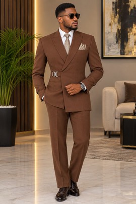 Costume marron croisé pour homme – Costume deux pièces slim avec détail de ceinture