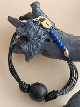 "Ebony Blue". Choker featuring an ebony bead. 100% cotton fastening.
