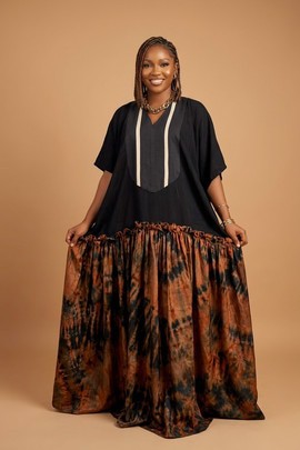 Robe longue à motifs bleus et marrons