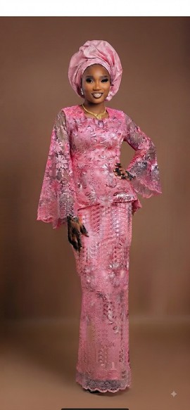 Ensemble en dentelle florale rose blush