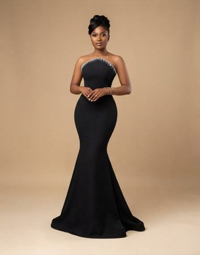 Elegant Black Strapless Mermaid Evening Gown with Crystal Embellishments