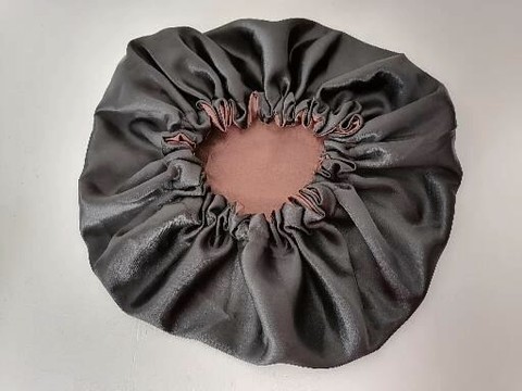 Reversible "black and brown" silk nightcap