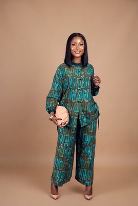 Ensemble deux pièces avec chemise à manches longues et pantalon imprimés Adire