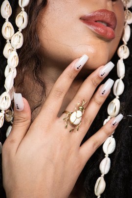 Bague « Scarabée » blanche