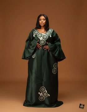 Kaftan émeraude à broderies florales