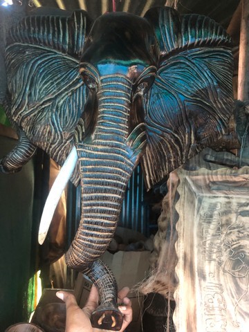 Tête d'éléphant en bois courbée / tenture murale éléphant courbé