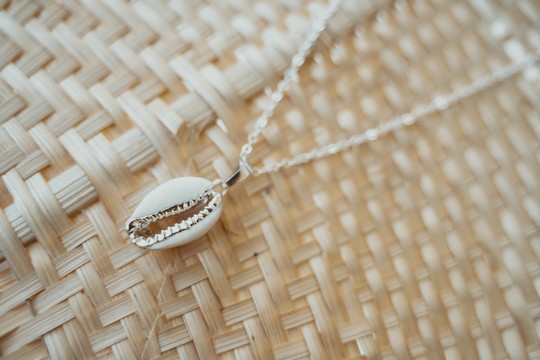Caurine 🐚 925 silver plated Cauri necklace "Blondie"