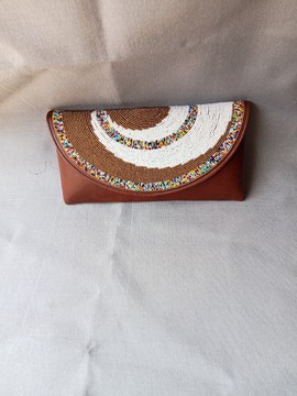 Sac africain, sac perlé.