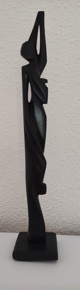 Statuette - ebony wood sculpture in the shape of an African woman - statue