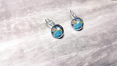 Fashionable wax earrings