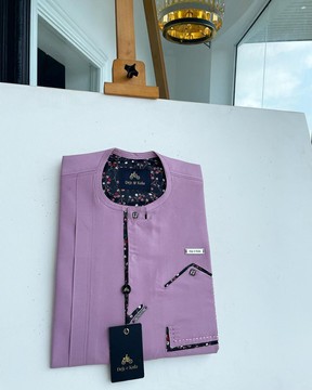 A lavender purple, invisible flap with an invisible pocket, paisley kaftan