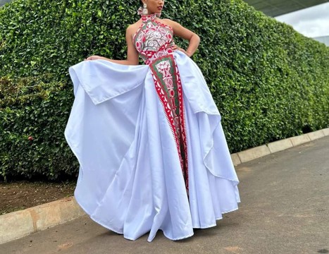 Robe maxi/ robe de fête,soirée,fiançailles,mariage/collection LAMBAOINE/ Madagascar