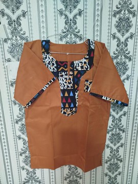 Chemise tribale traditionnelle couleur grès avec panneau remarquable – Vêtement masculin du patrimoine culturel
