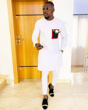 Costume traditionnel blanc fin pour hommes africains avec pantalon assorti