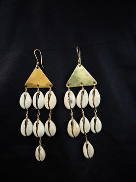 Boucles d'oreilles en bronze et cauris
