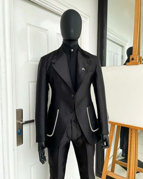 The monochrome “okorodudu” mikado satin, charcoal black, big notch lapel suit