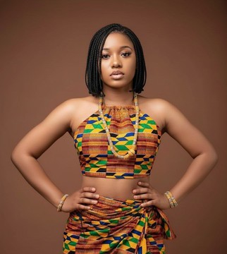 Ensemble haut dos nu et jupe imprimé kente bohème