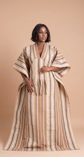 Robe kaftan Agbada à rayures neutres avec détail à pompons