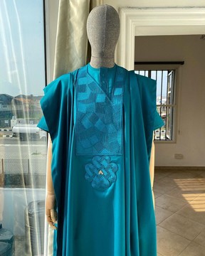 Agbada vert sarcelle avec une conception d'intersection japonaise de ligne de labyrinthe