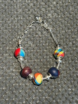 bracelet ouvrable en raphia