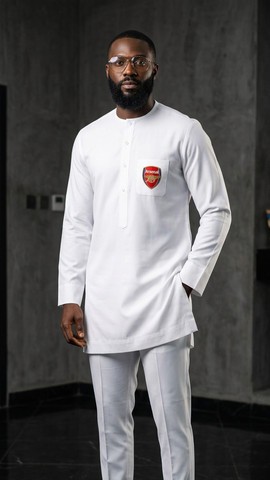 Caftan pour homme brodé avec le logo d’Arsenal