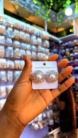 Élégantes boucles d’oreilles en perles et cristaux ✨ | Bijoux de mariée étincelants et pièces fortes vintage