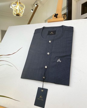 Un caftan sur mesure pour homme gris irlandais