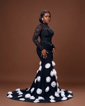 Robe de soirée sirène à col montant avec dentelle illusionnelle