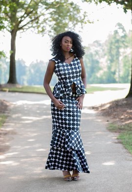 Imprimé africain Ankara multicolore noir et blanc sans manches Peplum Top et jupe à volants