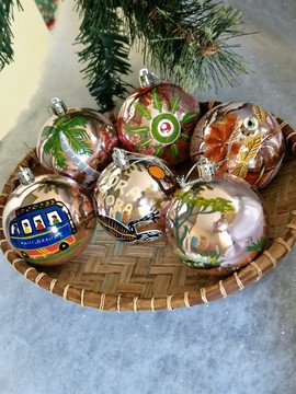 6 Boules de Noël / décoration  de Noël/collection NOËL ARTISANAL/ Madagascar
