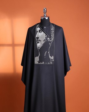 Un noir anthracite, Alexander 3 détails de broderie de portrait Agbada