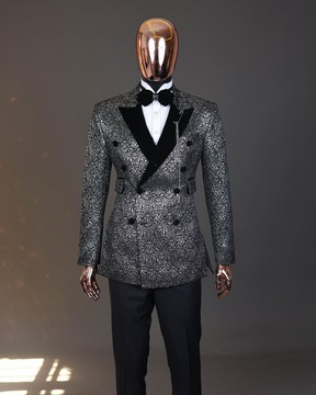 The “Love don’t Cost Shishi ” peak lapel, double breasted suit