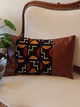 "Nénuphar". Wax cushion cover. Dimensions: 50 cm x 50 cm.
