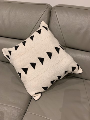 Cushions in genuine Bogolan white color