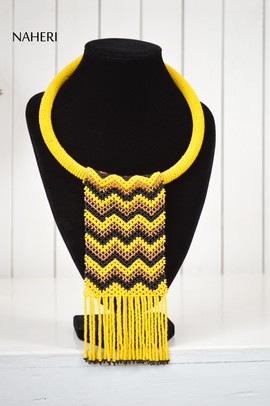 African beaded zulu necklace short pendant | Chevron design