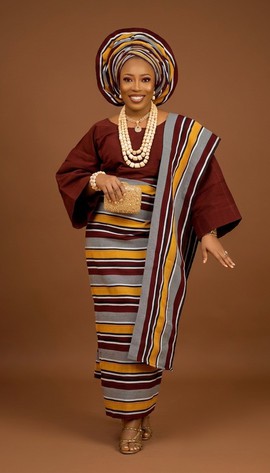 Ensemble buba et iro en aso oke pour femme avec ipele